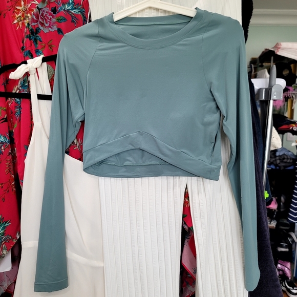 ALPHALETE Long Sleeve Crop top size Small - Picture 2 of 11